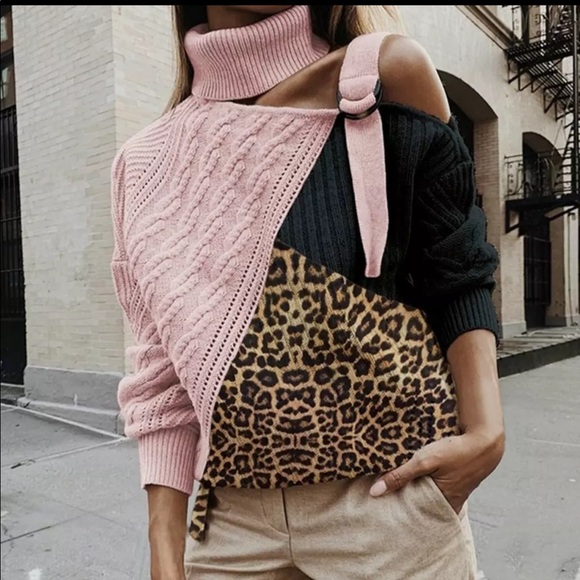 NWOT Cozy Leopard Print Buckle Turtleneck Sweater - Picture 2 of 5